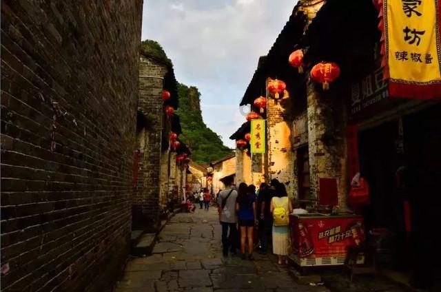 乔治维阿造访尤文训练中心,并与球员&阿莱格里&管理层成员交谈